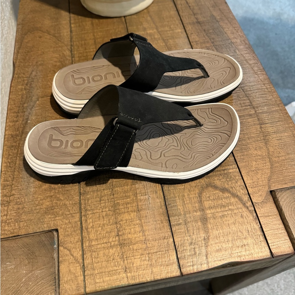 Bionica Women’s Niklas leather Sandal. Waterproof, Size 9